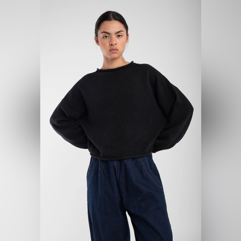 Elegant Black Women's Crew Neck Sweater
